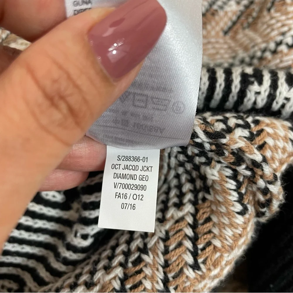 Old Navy Diamond Geo Jacquard Cardigan - Picture 8 of 8